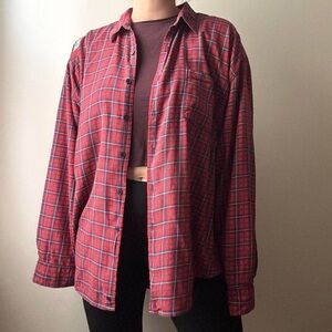 Gap red plaid button up flannel shirt